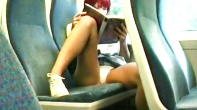Pornografia sem registo  Hannah Suécia lubrifica o assistir filme de pornô mulher com mulher rabo